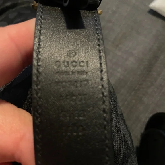 Gucci Women's Black Belt with Gold GG Buckle - Picture 2 of 3